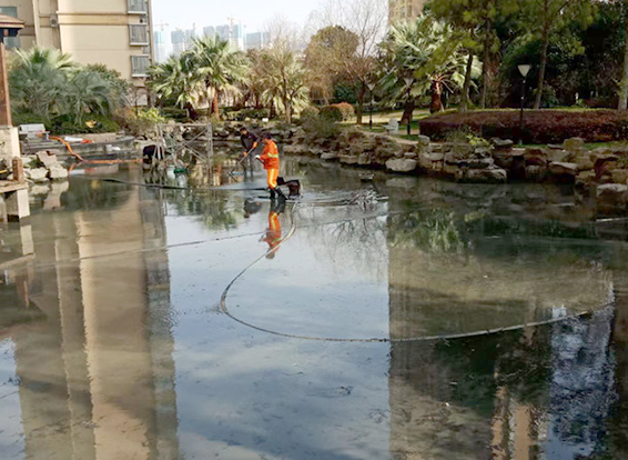 民乐景观池淤泥清理