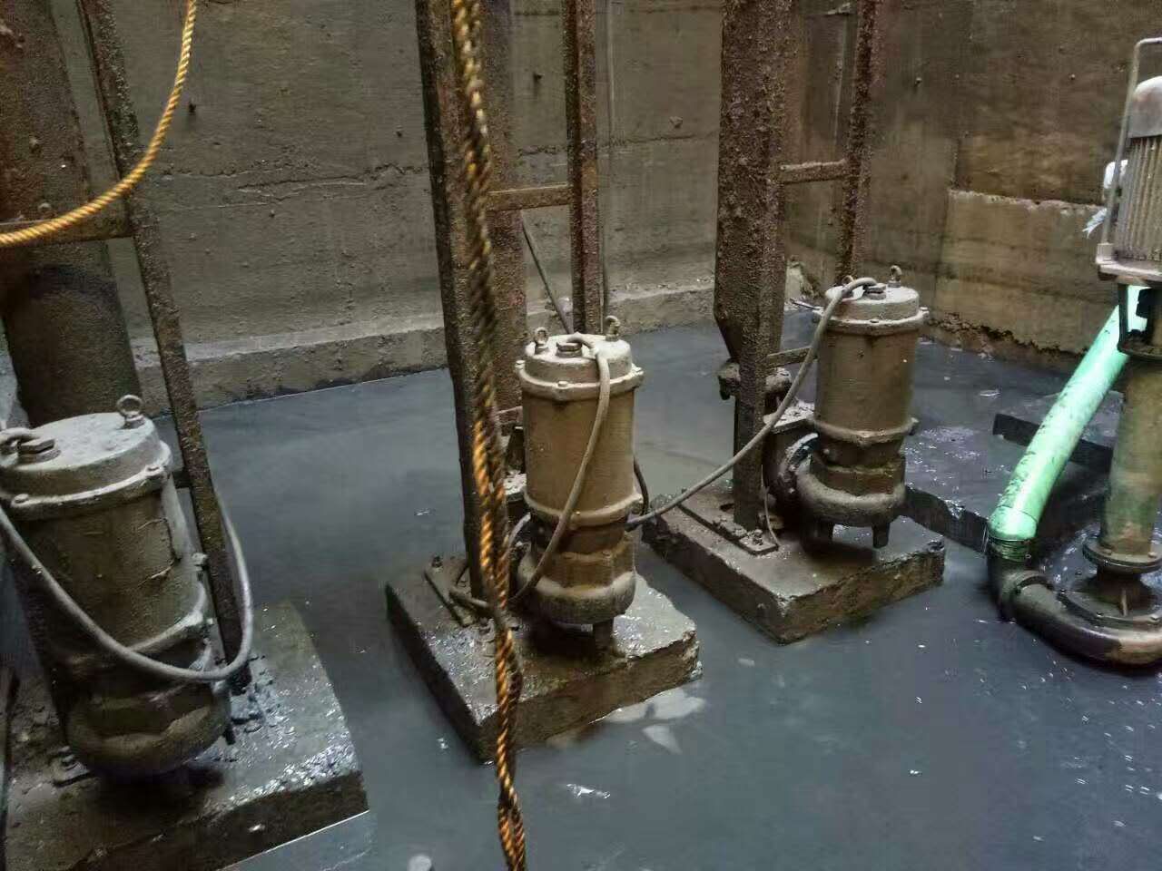 民乐污水池清理